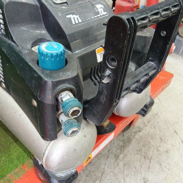中古】【訳アリ 商品説明欄必読】マキタ(makita) エアコンプレッサー 