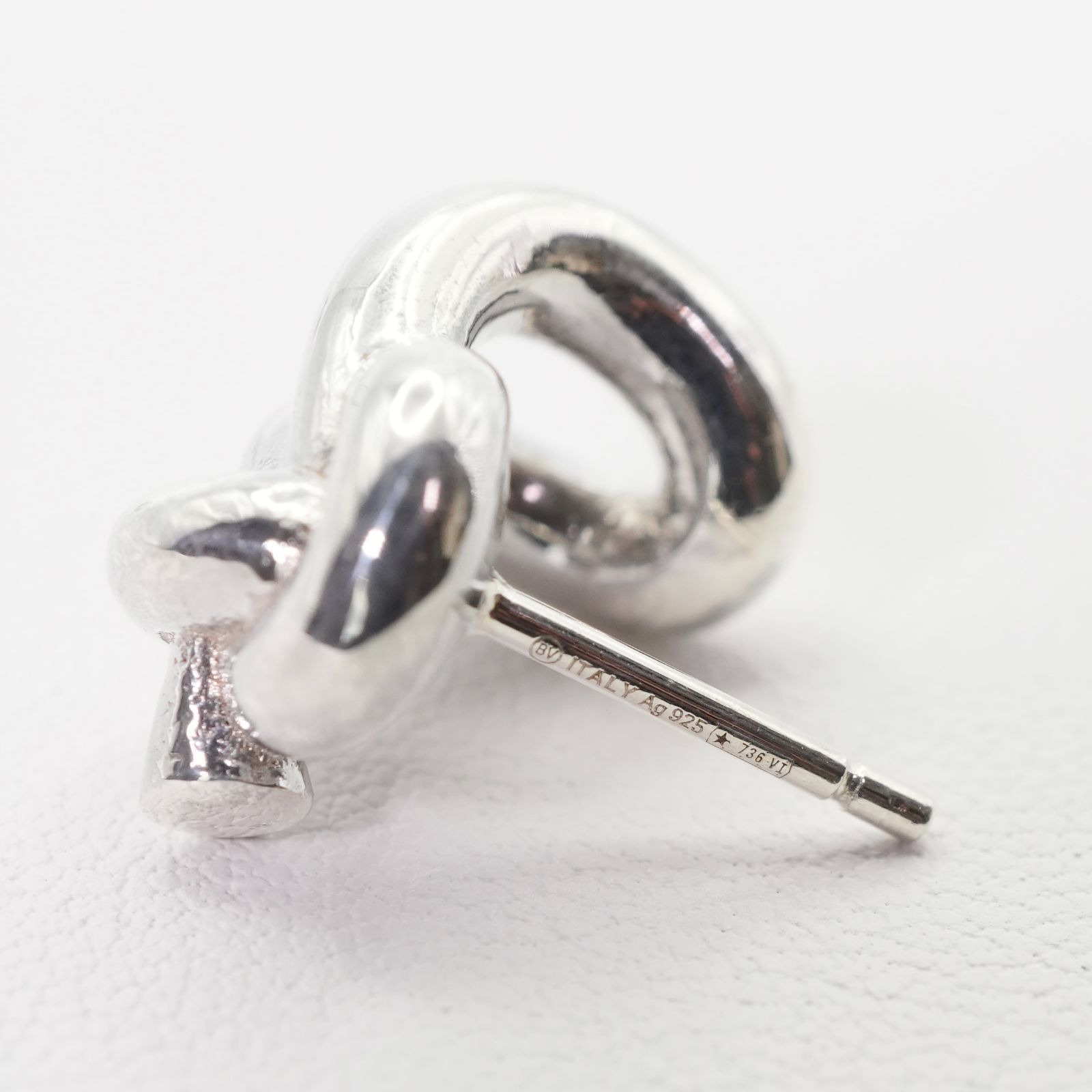 ボッテガヴェネタ シルバー ノット ピアス/25-1230箱 - メルカリ