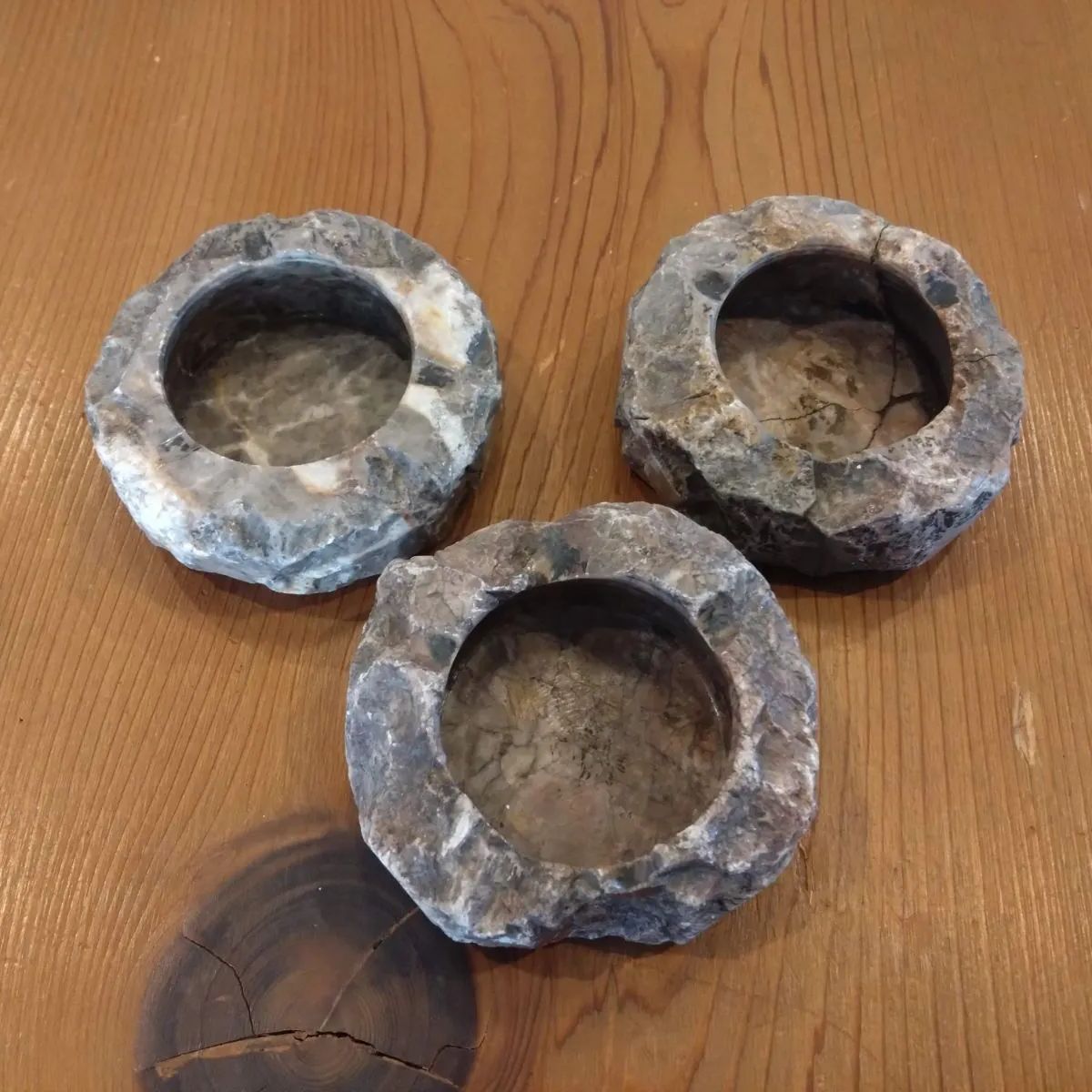 昭和レトロ 石製 灰皿 小物入れ 3点セット 天然石 古道具 - メルカリ 昭和レトロ 石製 灰皿 小物入れ 3点セット 天然石 古道具 - メルカリ