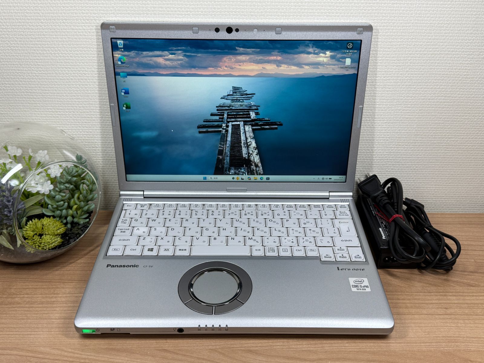 お買い得品＞065 軽量 Panasonic レッツノート CF-SV9 8GB/SSD256 i5 