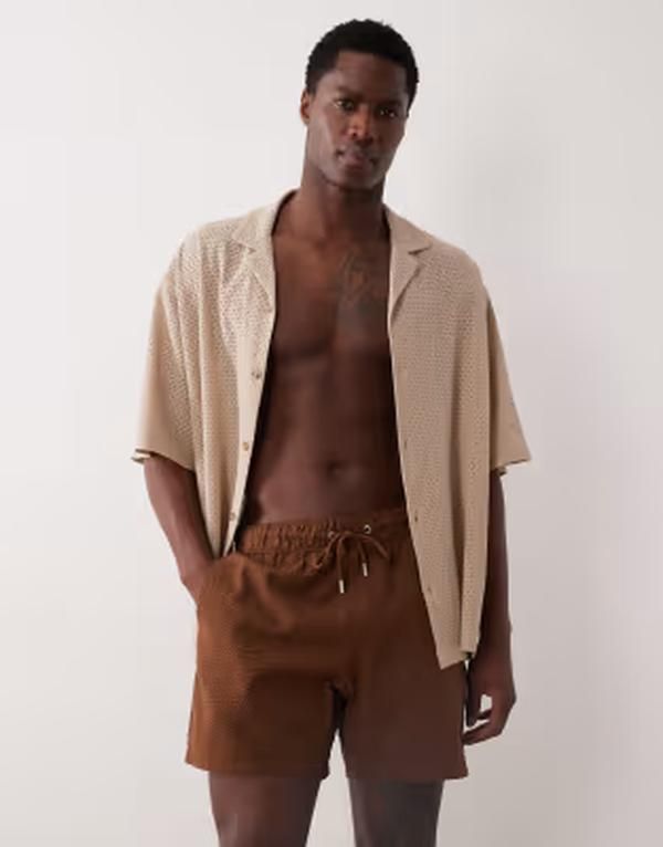 エイソス メンズ 水着 ハーフパンツ・ショーツ ショートパンツ  DESIGN seersucker swim shorts in mid length BROWN ブラウン