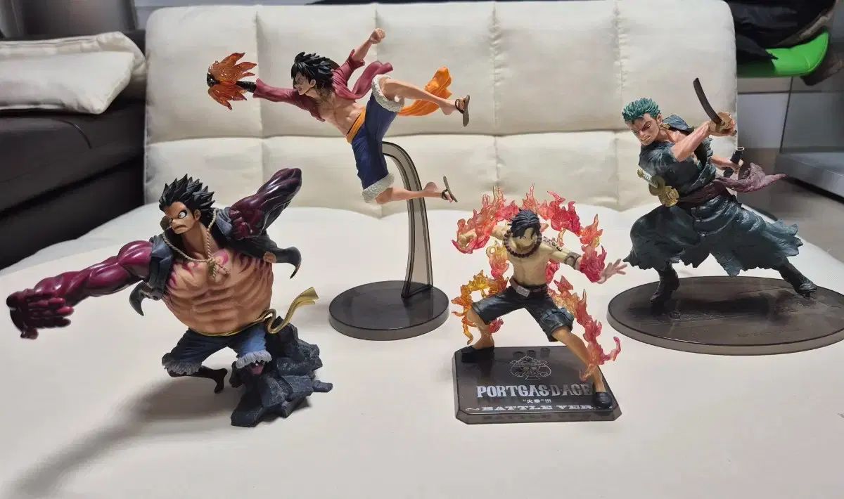 ONE PIECE（ワンピース） エース モンキー・D・ルフィ ゾロ フィギュア 