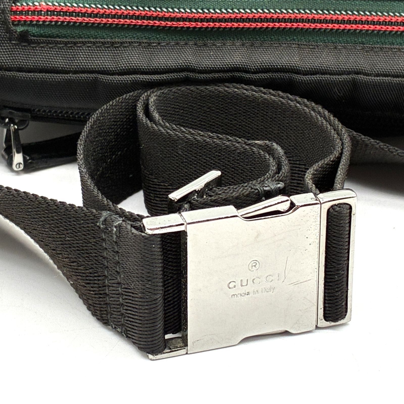 美品 GUCCI グッチ シェリーライン ボディバッグ ウエストポーチ ナイロン レザー ブラック 黒 斜め掛け シルバー金具 122350 メンズ レディース ユニセックス カジュアル ストリート モード スポーティー ロゴ プレート 美品 GUCCI グッチ シェリーライン ボディバッグ ウエストポーチ