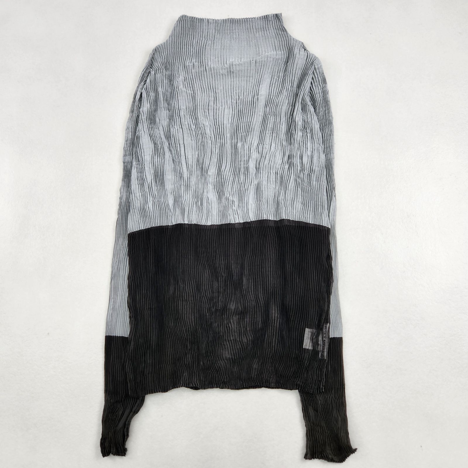 美品 ISSEY MIYAKE 長袖カットソー イッセイミヤケ プリーツ 変形 希少