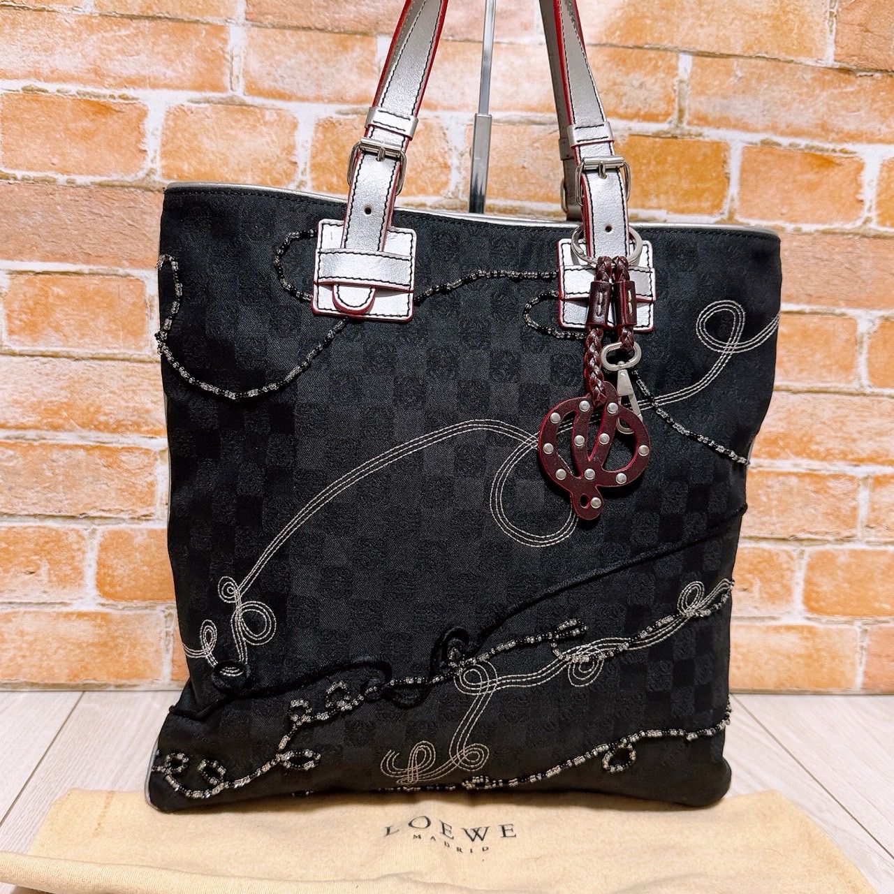 美品) LOEWE(ロエベ)トートバッグ アナグラム - メルカリ