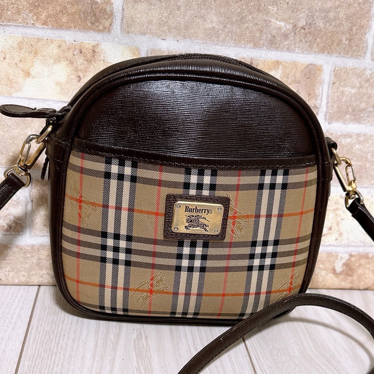美品) Burberrys(バーバリー)ショルダーバッグ チェック柄 美品) Burberrys(バーバリー)ショルダーバッグ チェック柄
