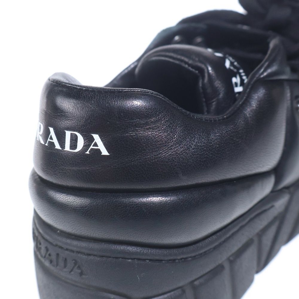 PRADA (プラダ) ダウンタウン トライアングルロゴ スニーカー ブラック 