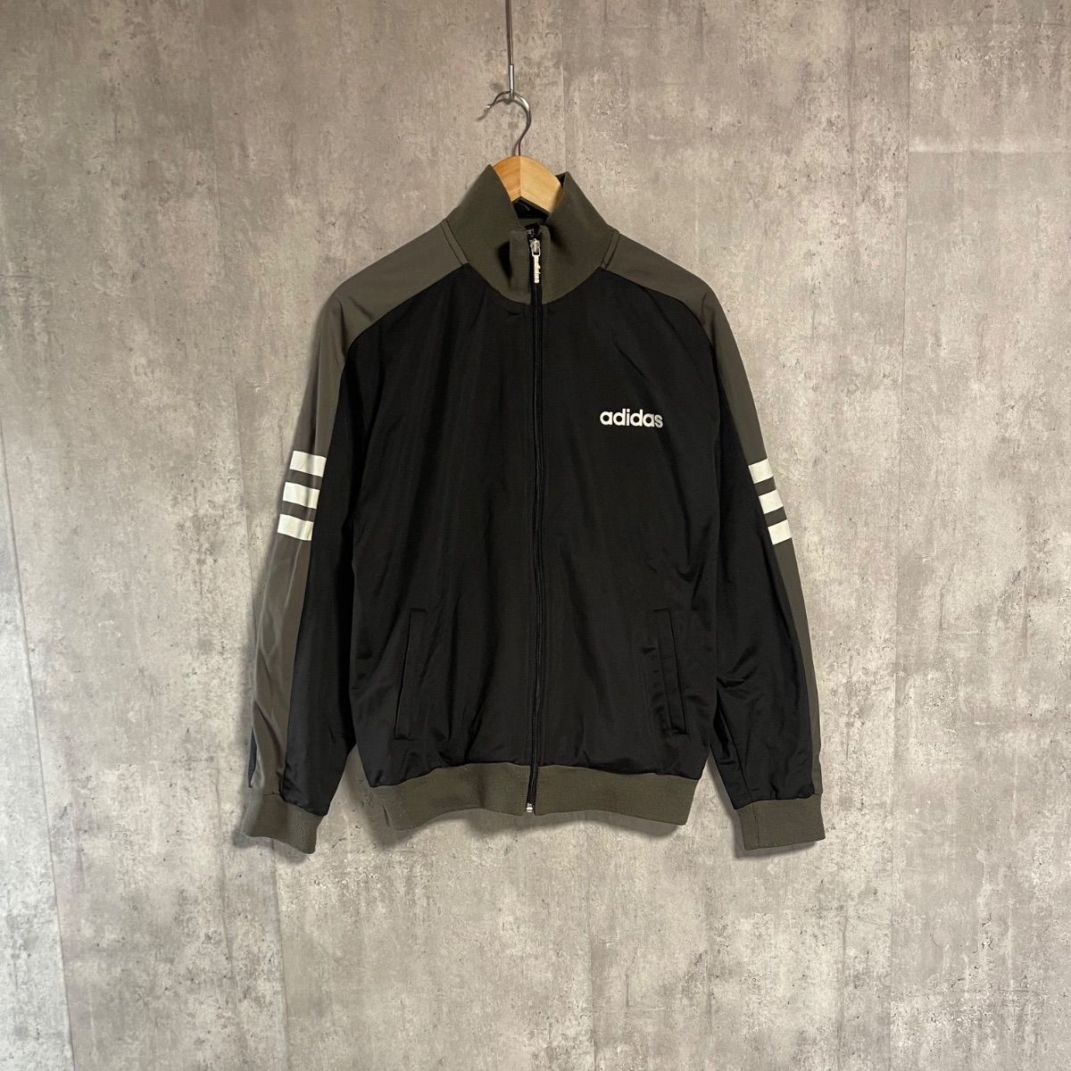 人気カラー】アディダス トラックジャケット L 黒 カーキ 3本線 adidas