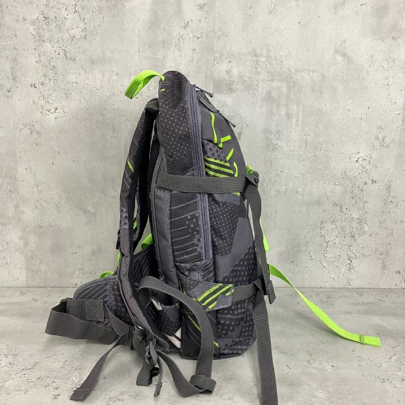 VOLCOM ボルコム リュック バックパック デイパック グレー 蛍光 