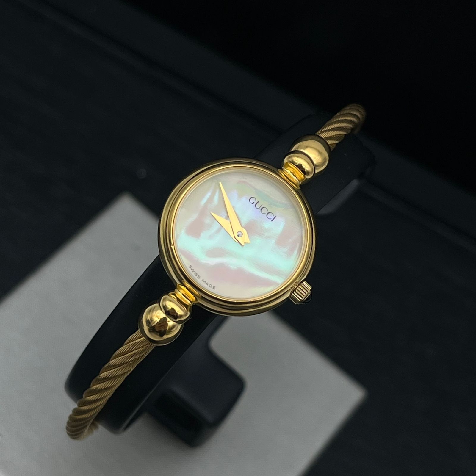 Gucci 腕時計 バングル ゴールド シェル文字盤 2700.2.L 稼働 シェル
