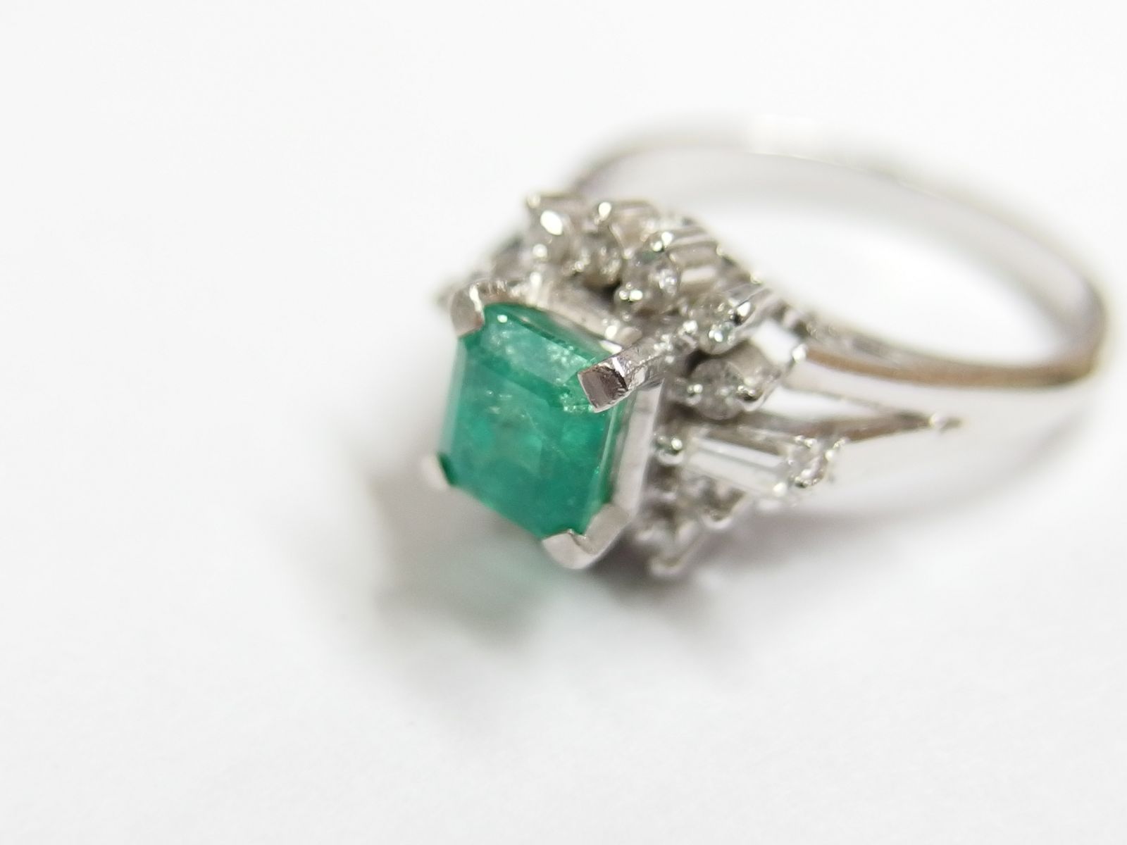 Pt900 エメラルド1.01ct ダイヤ0.35ct リング 12号 /R4469 - メルカリ