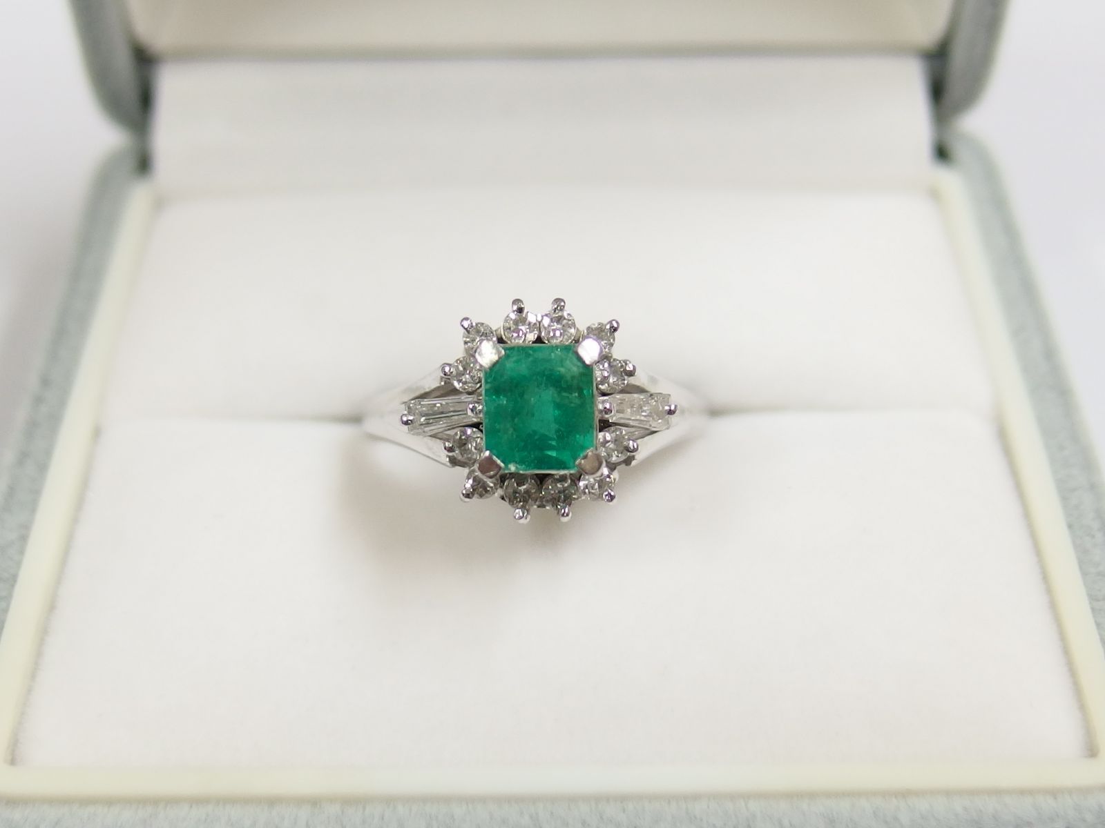 Pt900 エメラルド1.01ct ダイヤ0.35ct リング 12号 /R4469 - メルカリ