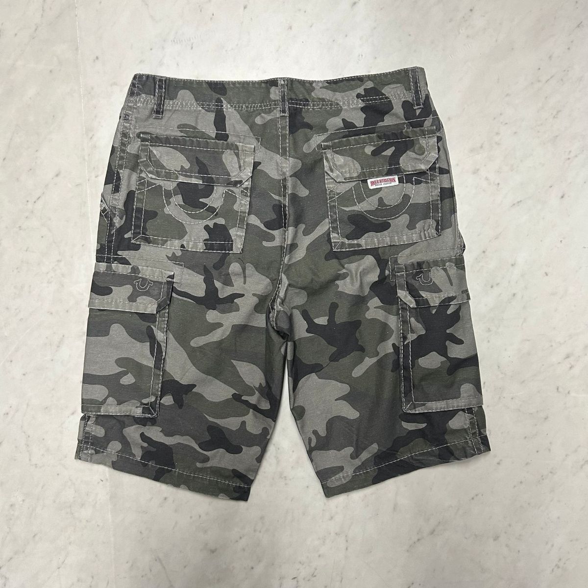 True Religion トゥルーレリジョン Camo BigT Cargo Shorts 迷彩