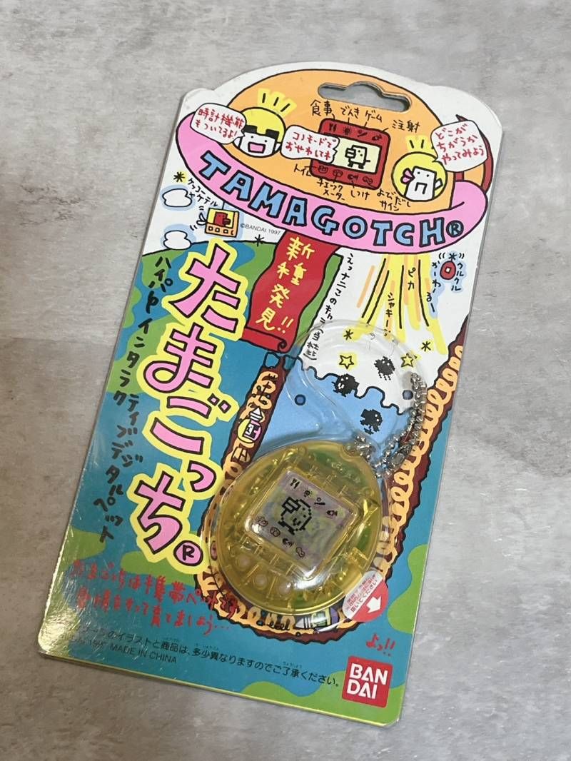 未開封品 初代 新種発見! たまごっち クリアイエロー レトロ 希少