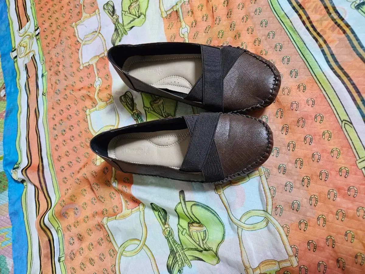 ほぼ新品) 女性用履き心地の良い靴 37 - メルカリ
