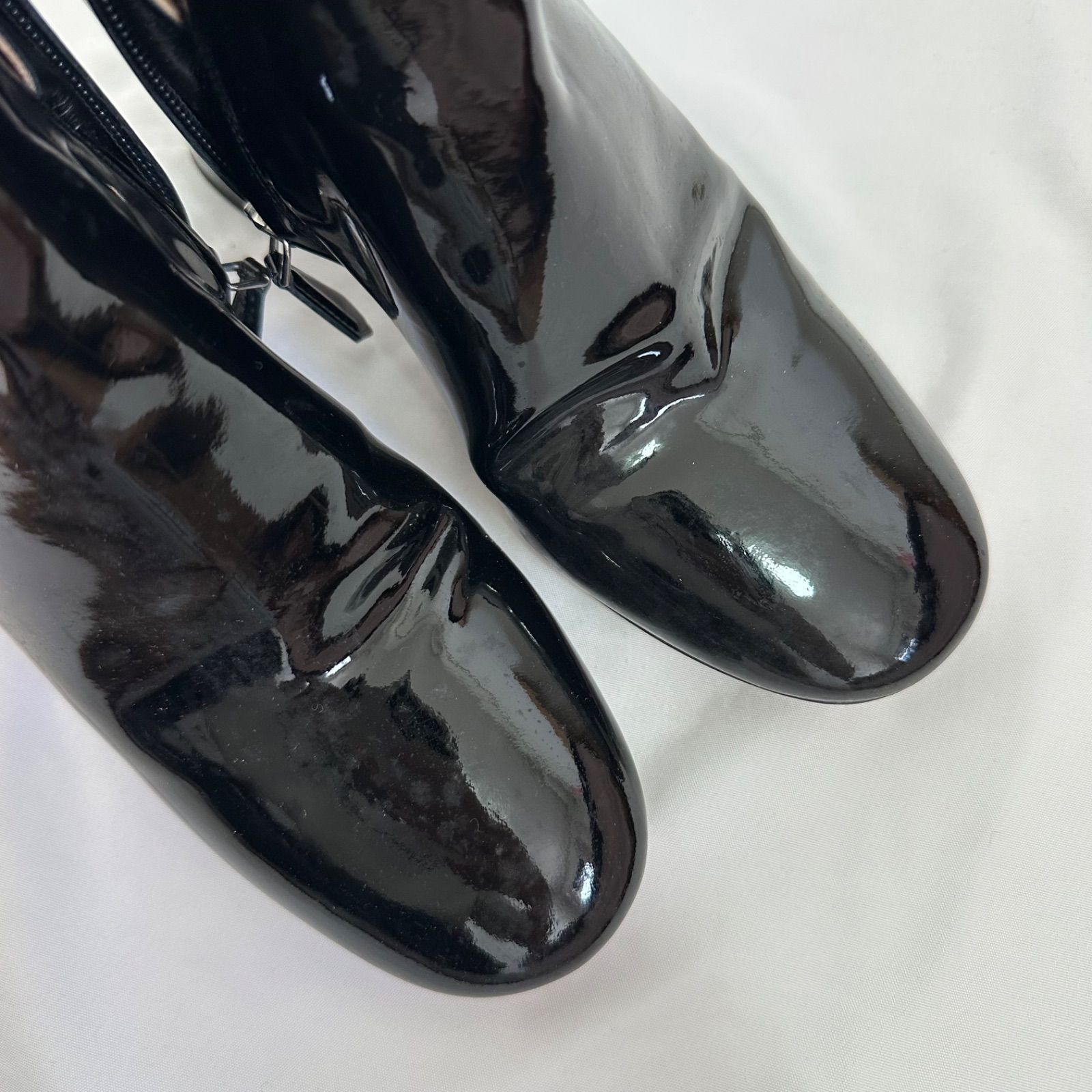 美品】miu miuミュウミュウ エナメルショートブーツ 靴シューズ 美品】miu miuミュウミュウ エナメルショートブーツ 靴シューズ