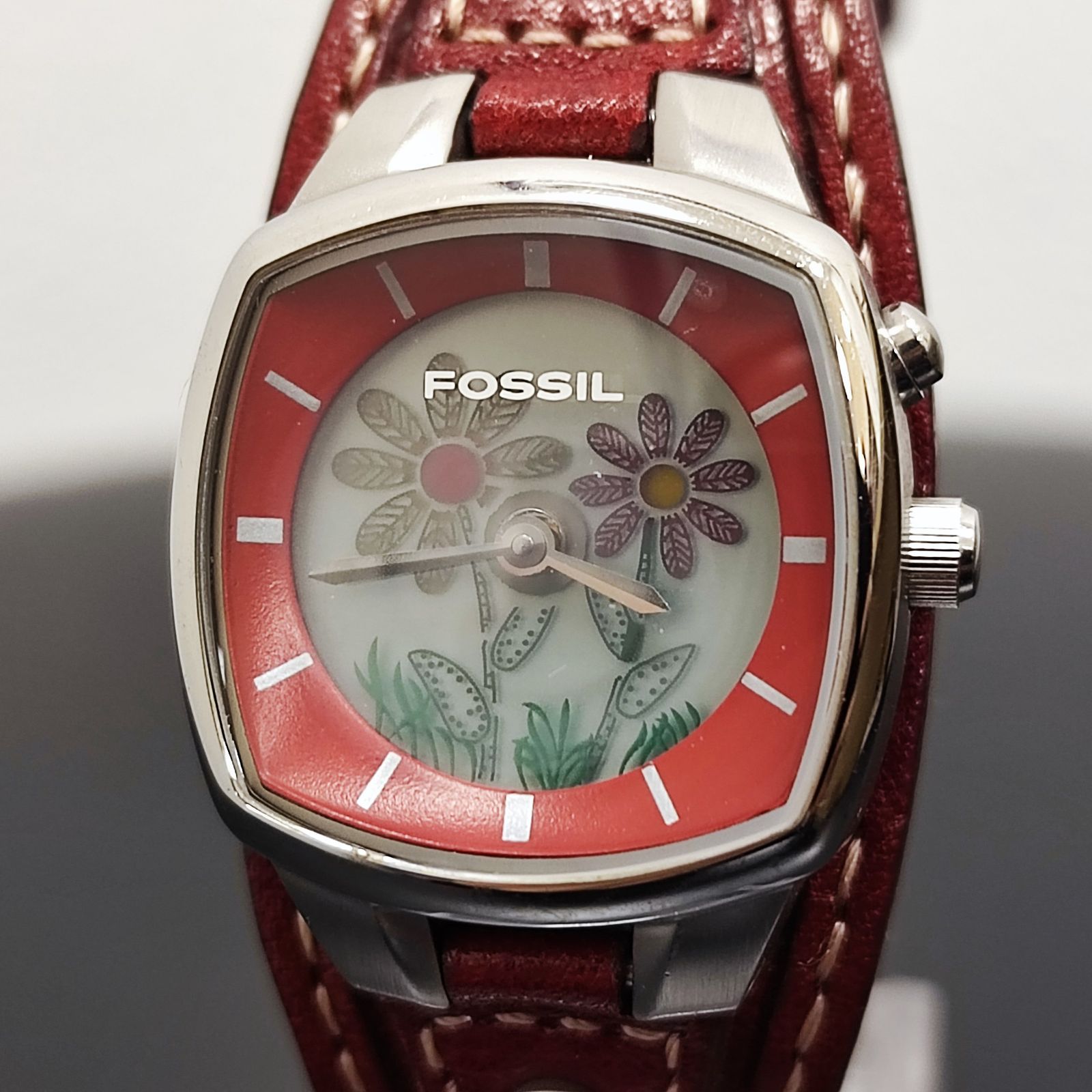 美品☆FOSSIL レディース腕時計 BIG TIC フラワー背景 ES-9873 電池 
