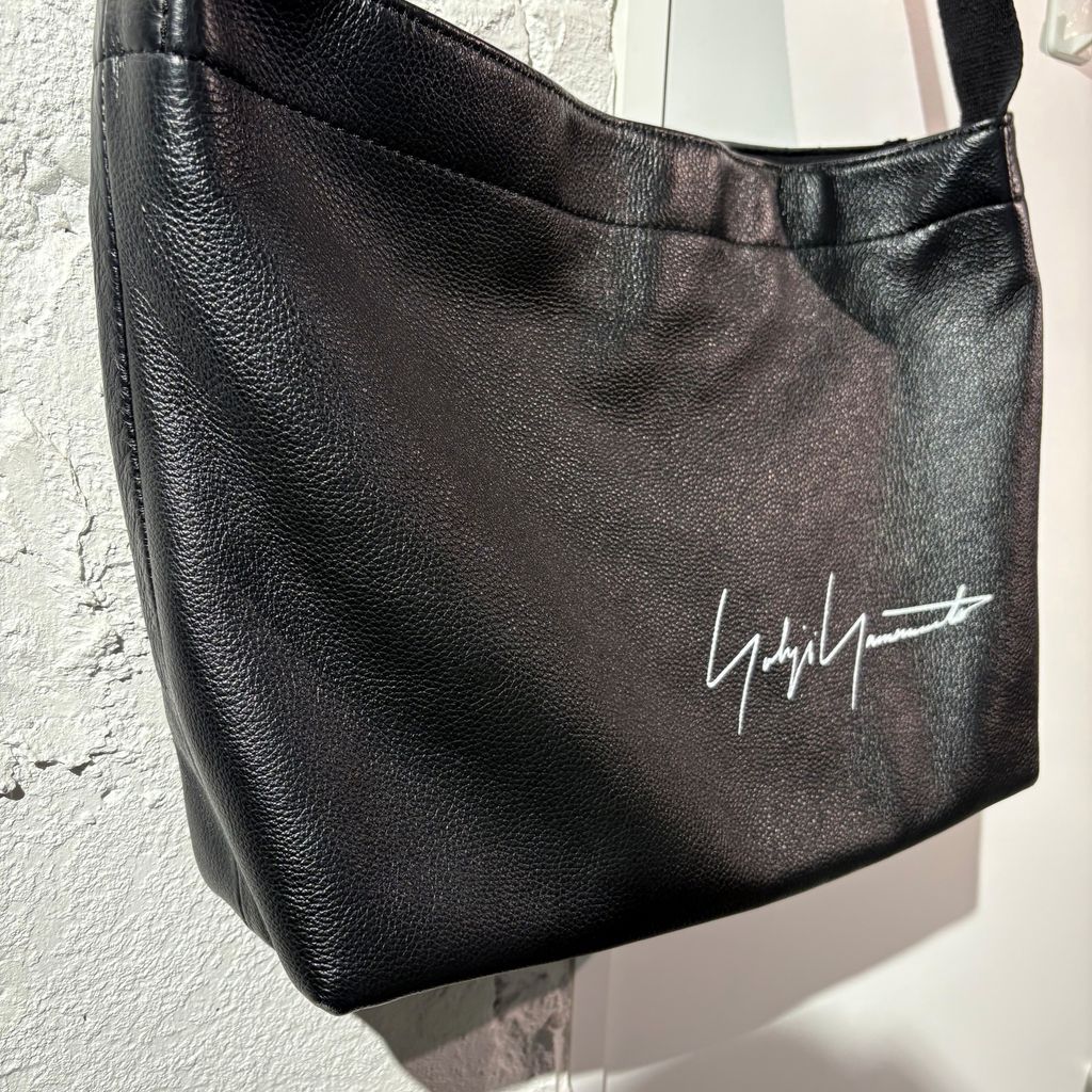 yohji yamamoto ヨウジヤマモト SIGNATURE LOGO LEATHER SHOULDER BAG