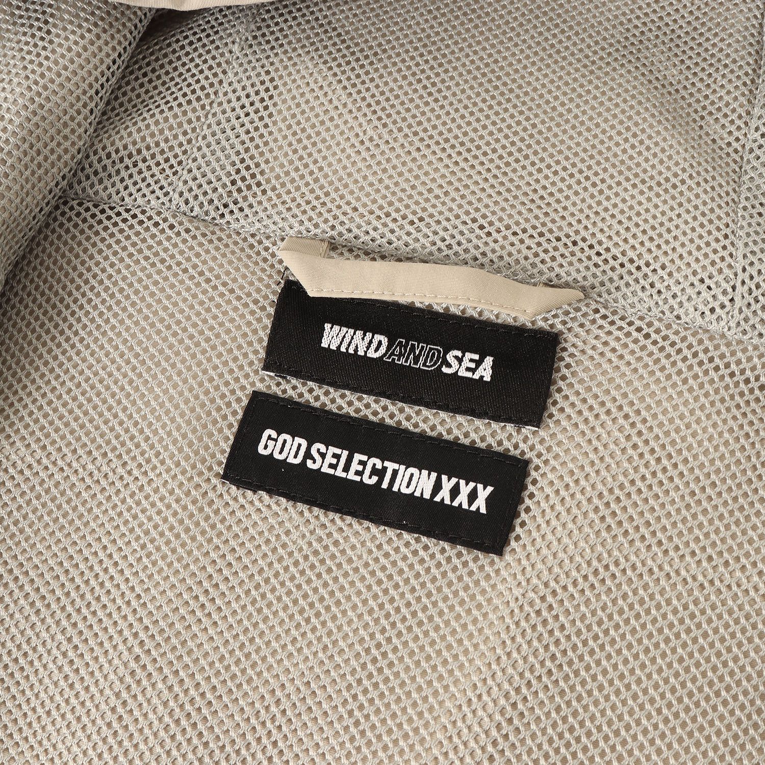 【美品】WIND AND SEA ウィンダンシー ジャケット ベージュ サイズ:L | GOD SELECTION XXX コラボロゴ ナイロン フルジップ フーデッド ジャケット (NYLON PARKA) | アウター ブルゾン 上着【メンズ】【中古】 美品】WIND AND SEA ウィンダンシー ジャケット ベージュ サイズ:L