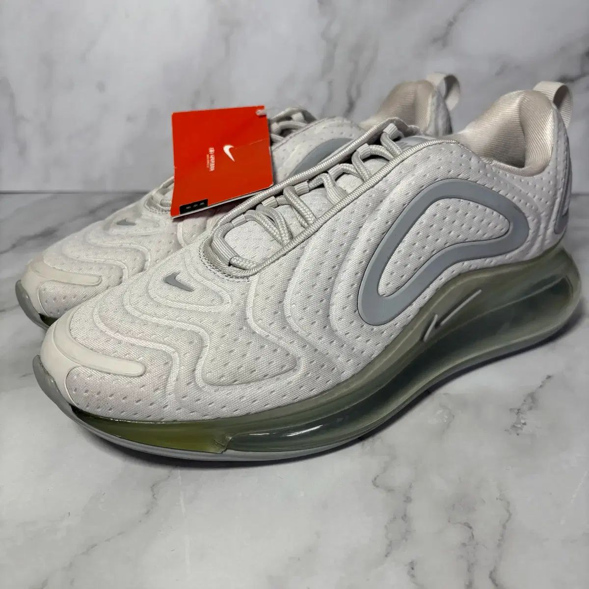275 NIKE(ナイキ) ウィメンズ エアマックス 720 バスト グレー 新品 