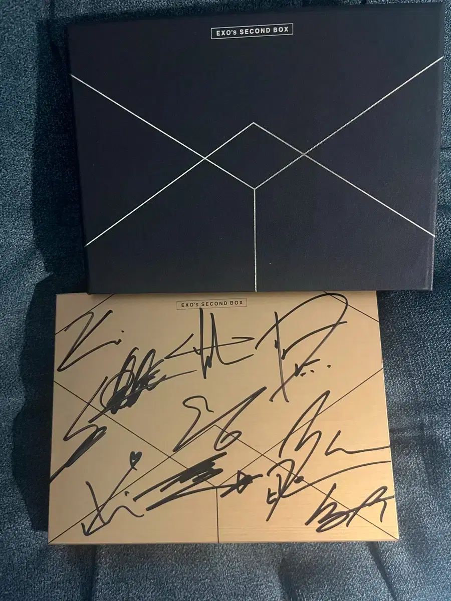 EXO　サイン入りCD EXO（エクソ）セカンドボックス EXO（エクソ）サイン入り アルバム