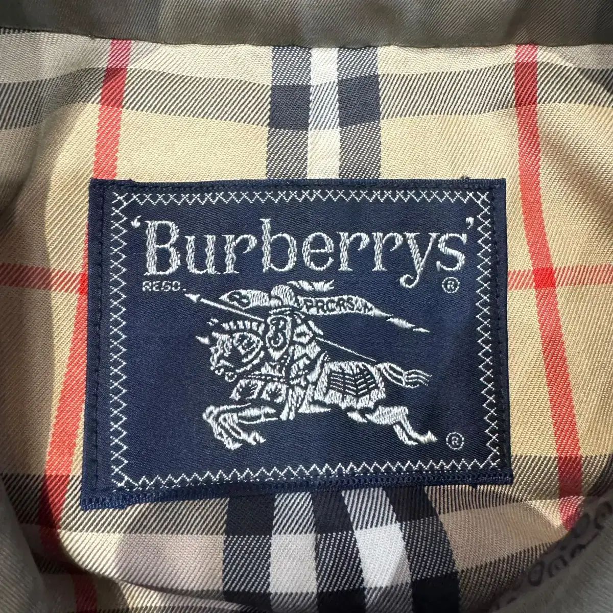 バーバリー 金ボタン ステンカラーコート ベルト 保存袋付き Burberrys バーバリー 金ボタン ステンカラーコート ベルト 保存袋付き Burberrys