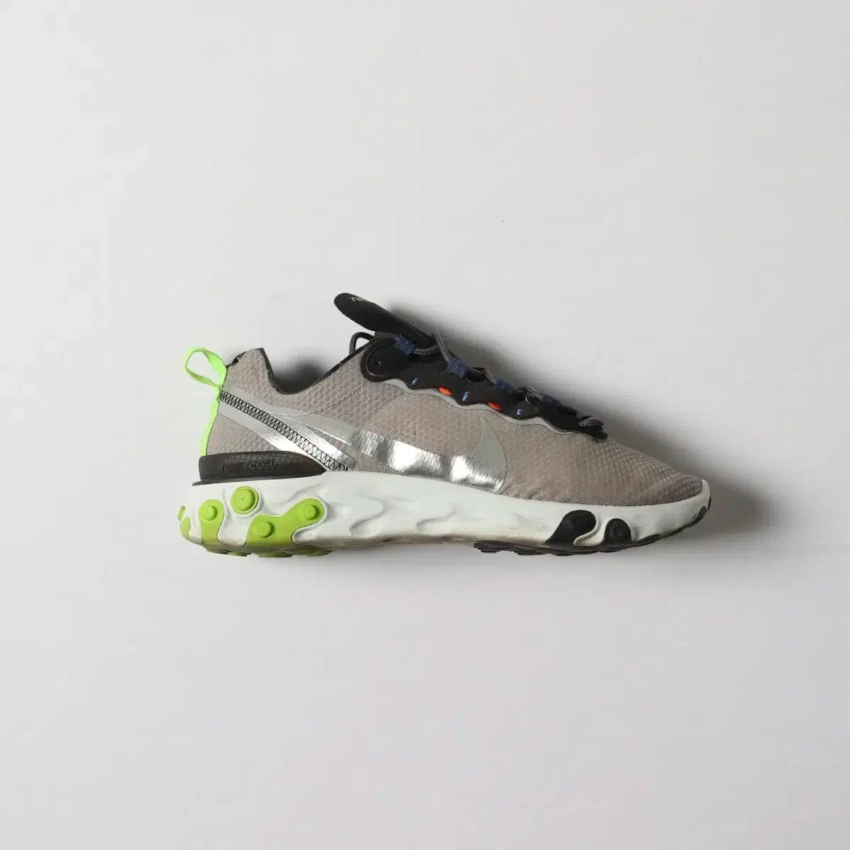 NIKE(ナイキ) リアクト エレメント 55 パーミス メタリック シルバー 