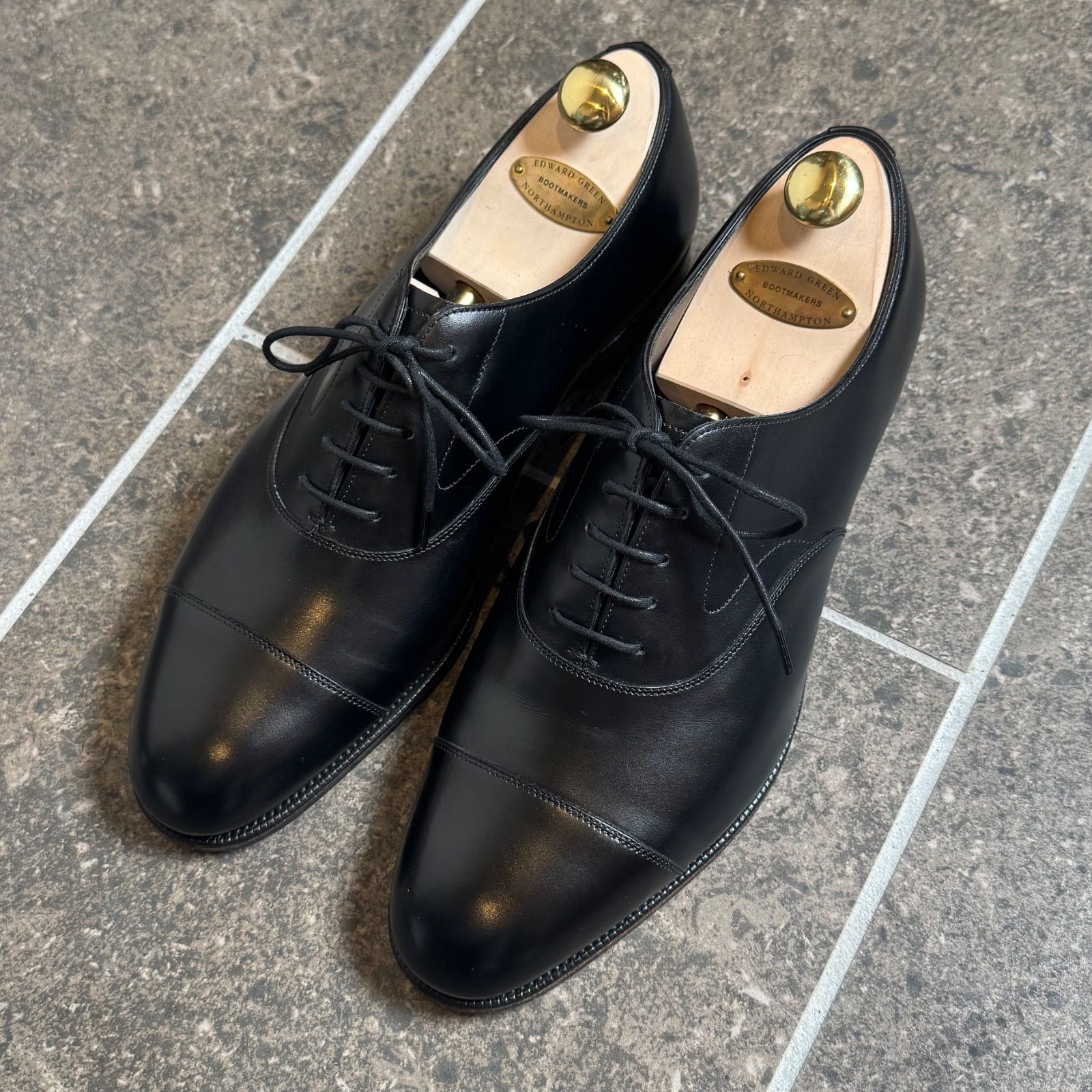 【専用品】純正シューツリー&着用1回　EDWARD GREEN　CHELSEA 美品】EDWARD GREEN CHELSEA 黒 9.5E 純正シューツリー付 - メルカリ