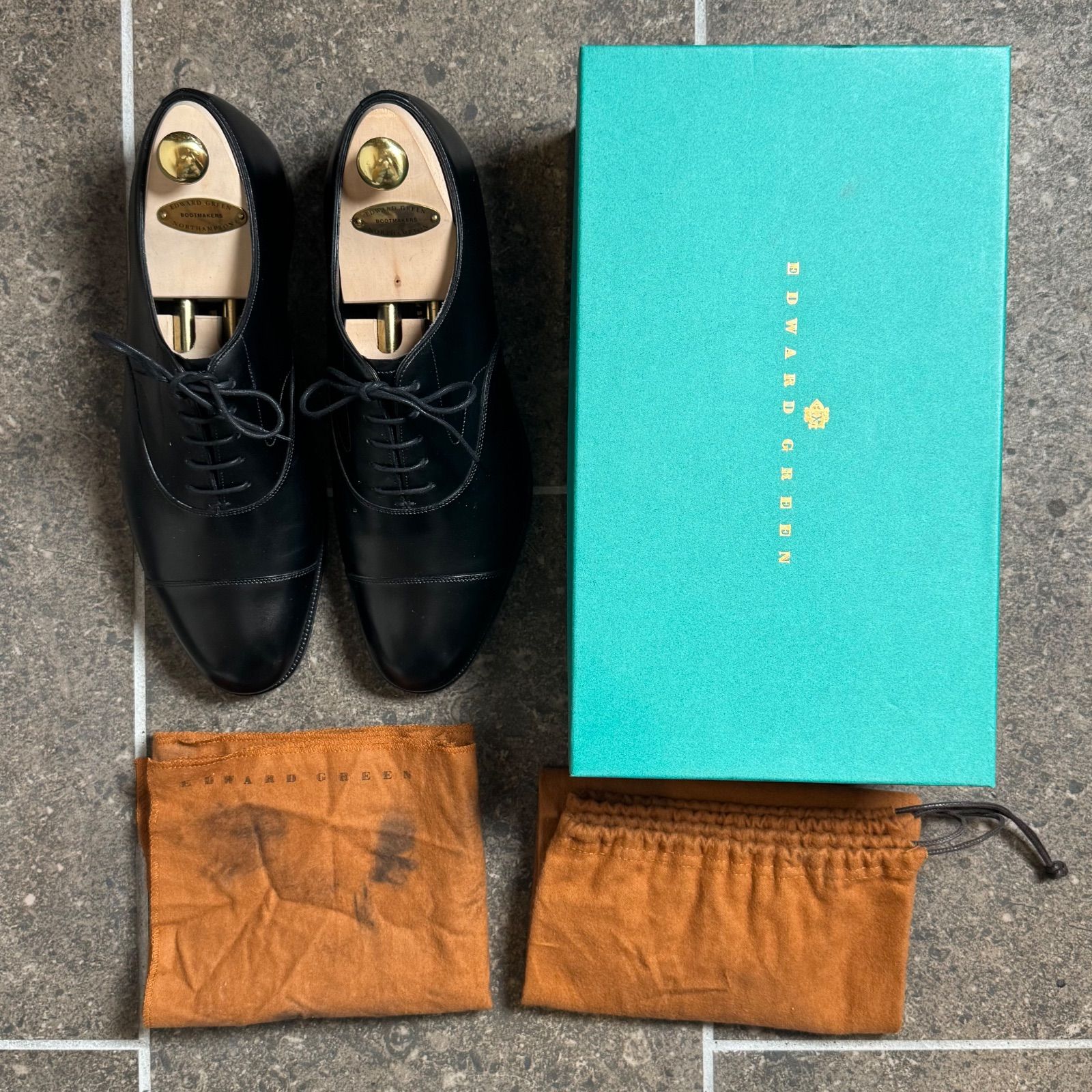 【専用品】純正シューツリー&着用1回　EDWARD GREEN　CHELSEA 美品】EDWARD GREEN CHELSEA 黒 9.5E 純正シューツリー付 - メルカリ