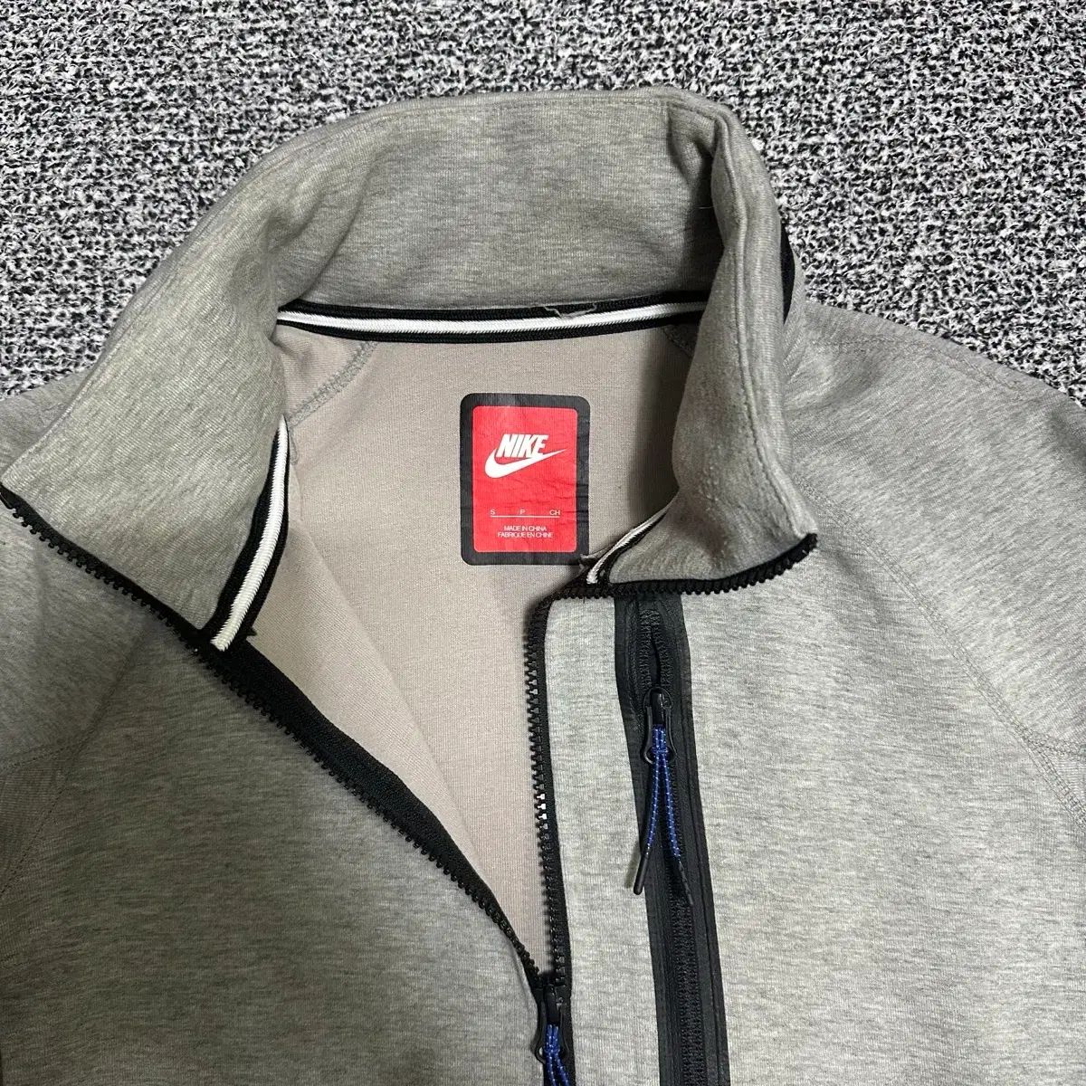 最安値，爆買い (90) NIKE テックパック フルジップアップ フーディ 