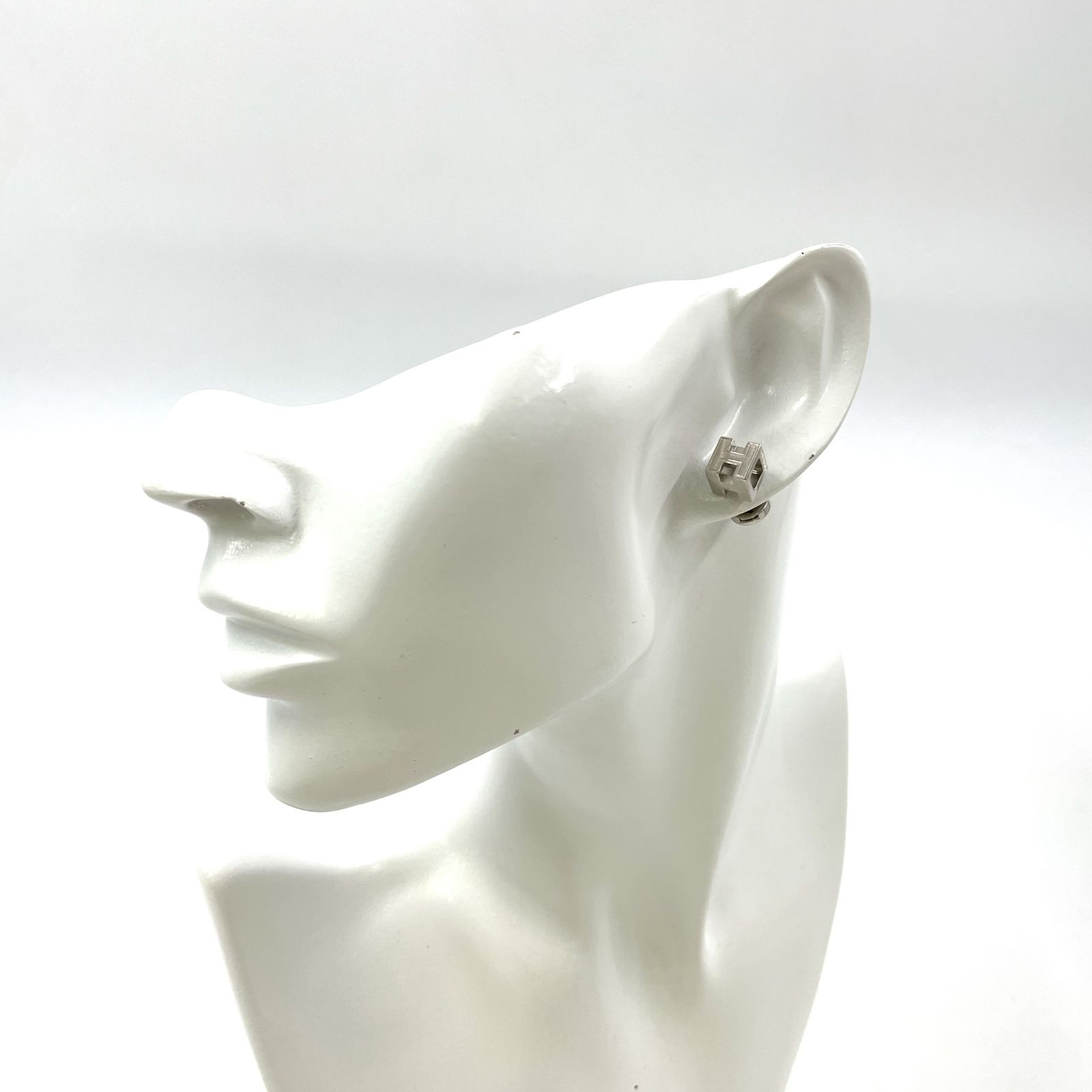 HERMES カージュドアッシュ Hキューブ メタル シルバー ピアス - メルカリ