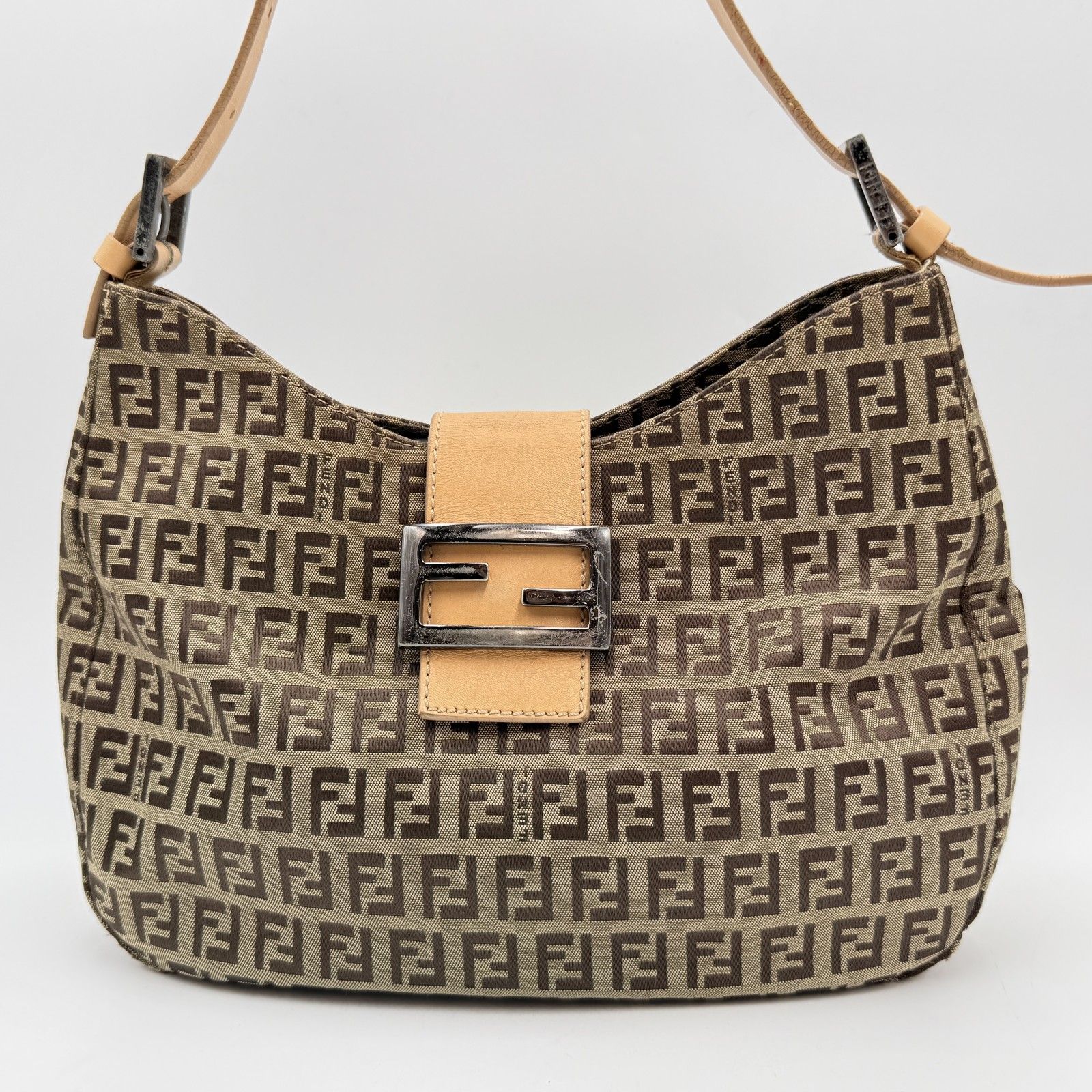 FENDI(フェンディ)マンマバケット ショルダーバッグ FENDI(フェンディ)マンマバケット ショルダーバッグ