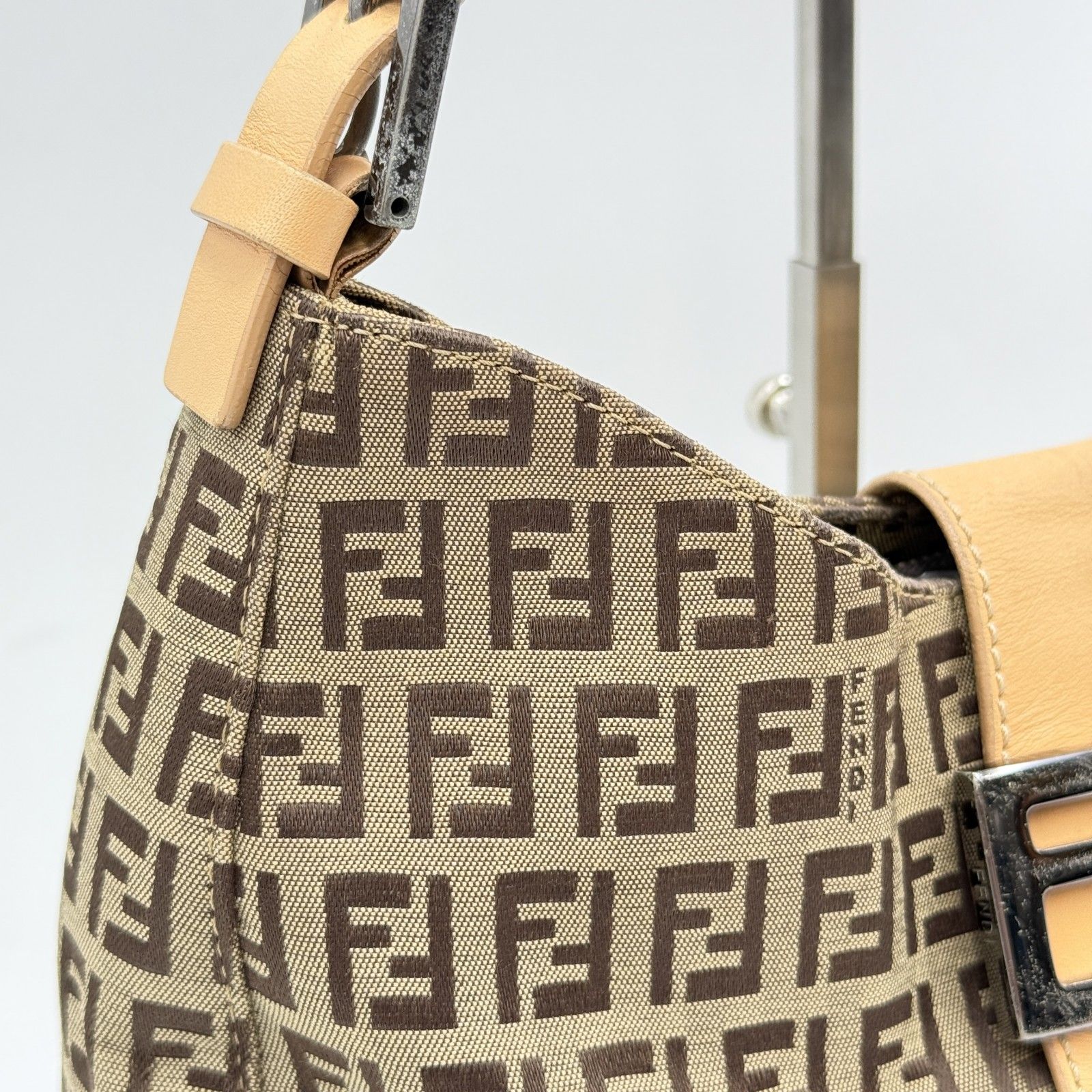 FENDI(フェンディ)マンマバケット ショルダーバッグ FENDI(フェンディ)マンマバケット ショルダーバッグ