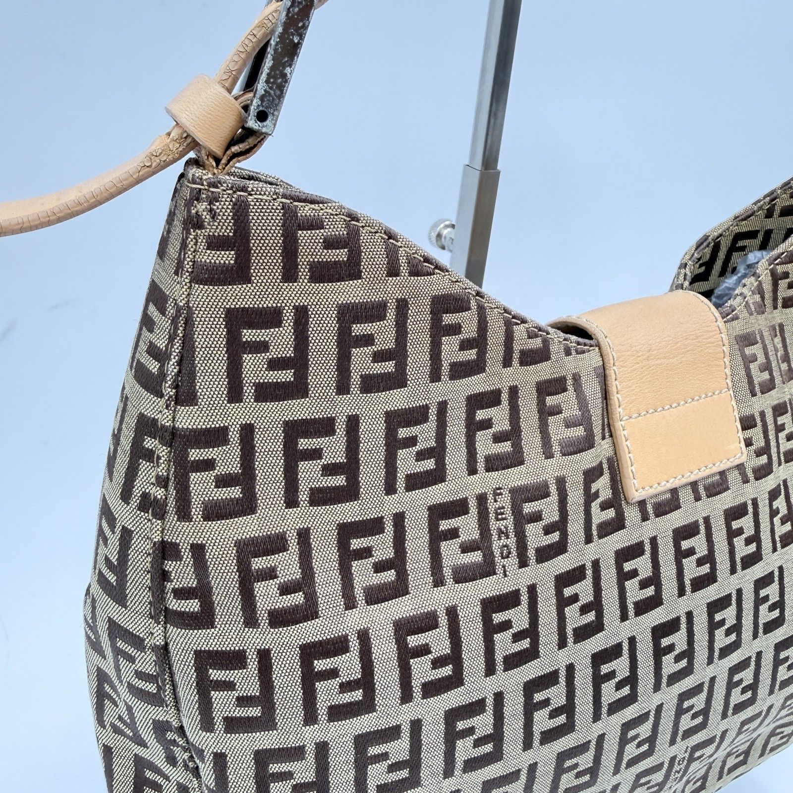 FENDI(フェンディ)マンマバケット ショルダーバッグ FENDI(フェンディ)マンマバケット ショルダーバッグ