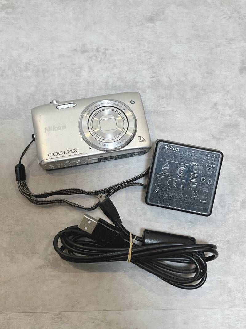 Nikon デジタルカメラ COOLPIX S3500 シルバー 作動確認済み Nikon