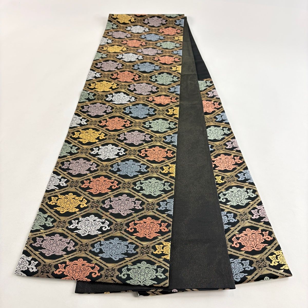美品】 袋帯 秀品 菱 花 唐織 箔 黒 六通 正絹 【中古】 - メルカリ 美品】 袋帯 秀品 菱 花 唐織 箔 黒 六通 正絹 【中古】 - メルカリ