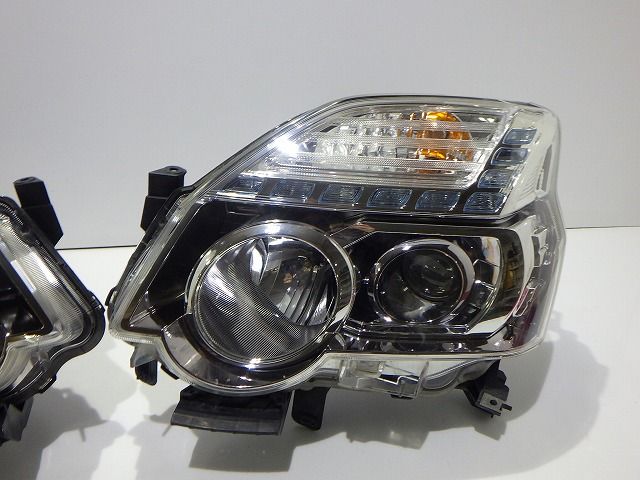 日産 エクストレイル T31 HIDヘッドライト左右セット 純正コーティング済み 日産 エクストレイル T31 HIDヘッドライト左右セット 純正コーティング