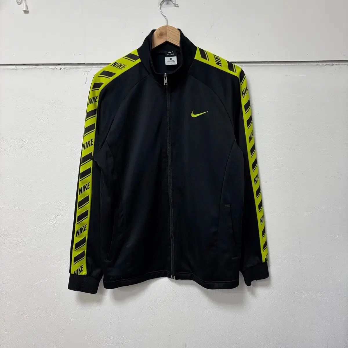 Nike(ナイキ） オールドスクール テープロゴ トラックトップス