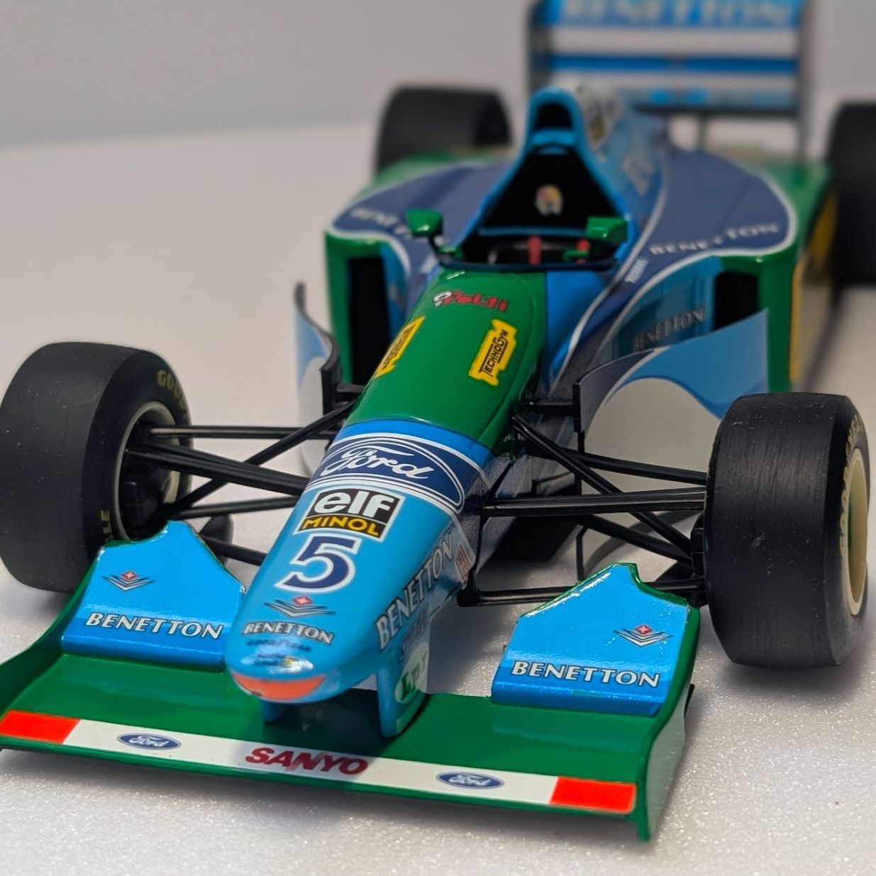 ミニチャンプス 1/18 F1 ベネトン B194 M.シューマッハ 1/18 ミニチャンプス ベネトンフォードB194 ミハエル・シューマッハ