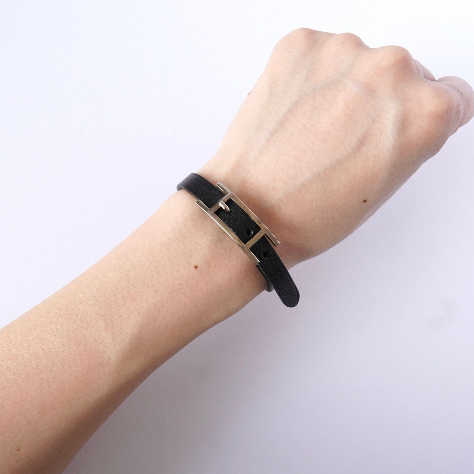 【極美品】HERMES レザー アピ1 レザー シルバー ブレス　R刻印 エルメス アピ1 レザー ブレスレット シルバー / ブラック □G刻 箱