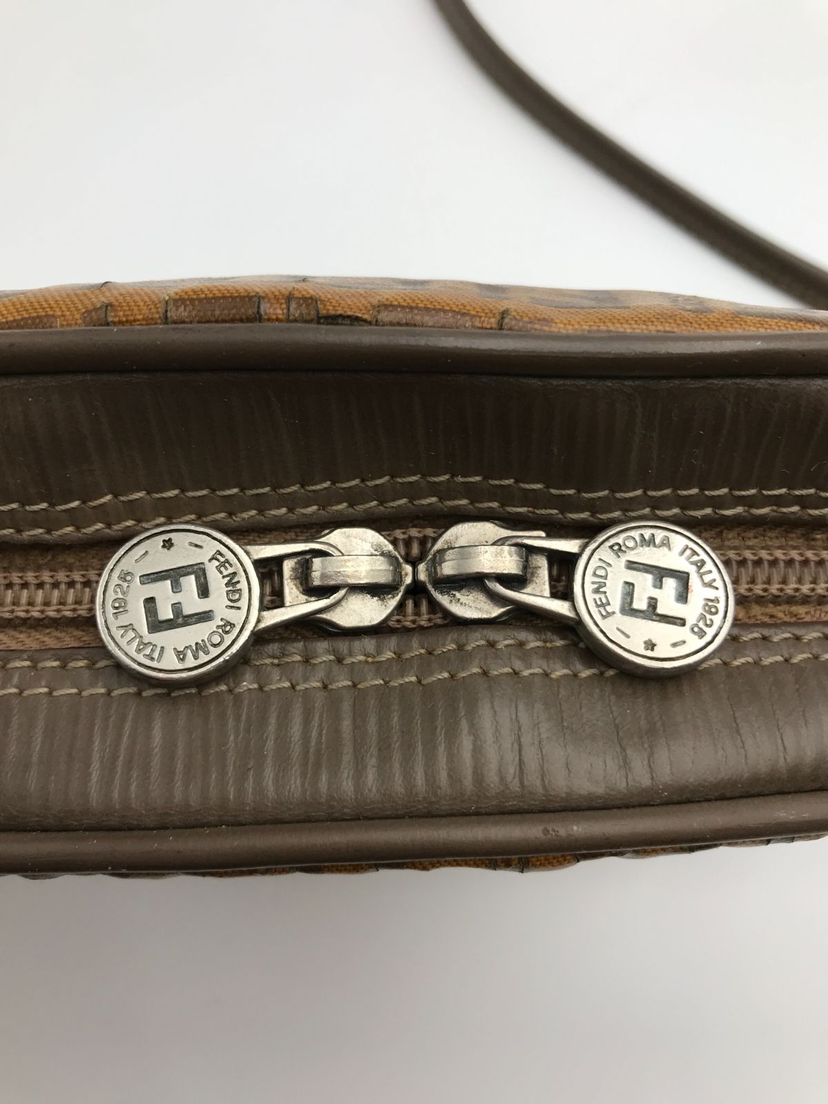 希少 Fendi フェンディ ショルダーバッグ ミニバッグ クロスボディ PVC