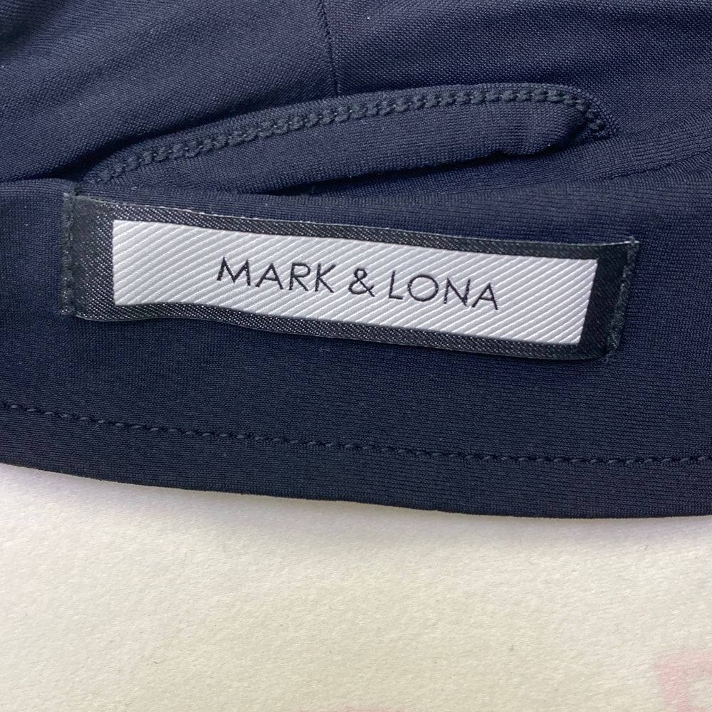 サイズ：46 MARK&LONA マークアンドロナ  ジップジャケット スカル 総柄 ホワイト系 [240101650108] ゴルフウェア メンズ ストスト サイズ：46 MARK&LONA マークアンドロナ ジップジャケット スカル 総柄