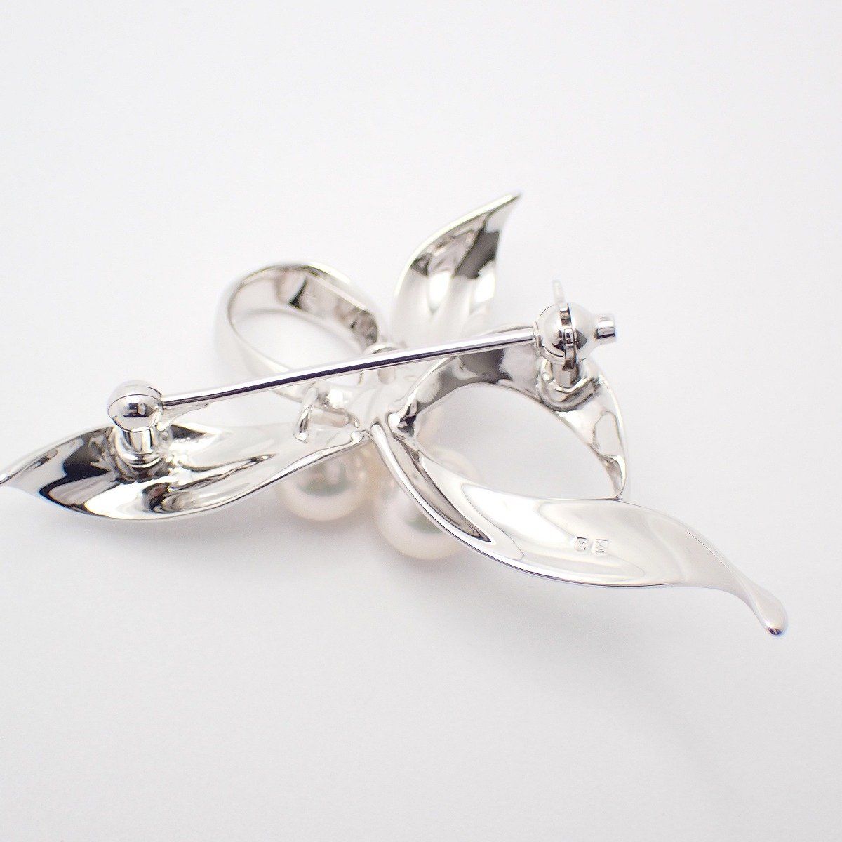 【未使用品級】✨MIKIMOTO ミキモト パール　ブローチ シルバー　フラワー 美品】MIKIMOTO ミキモト フラワー リーフモチーフ ブローチ シルバー