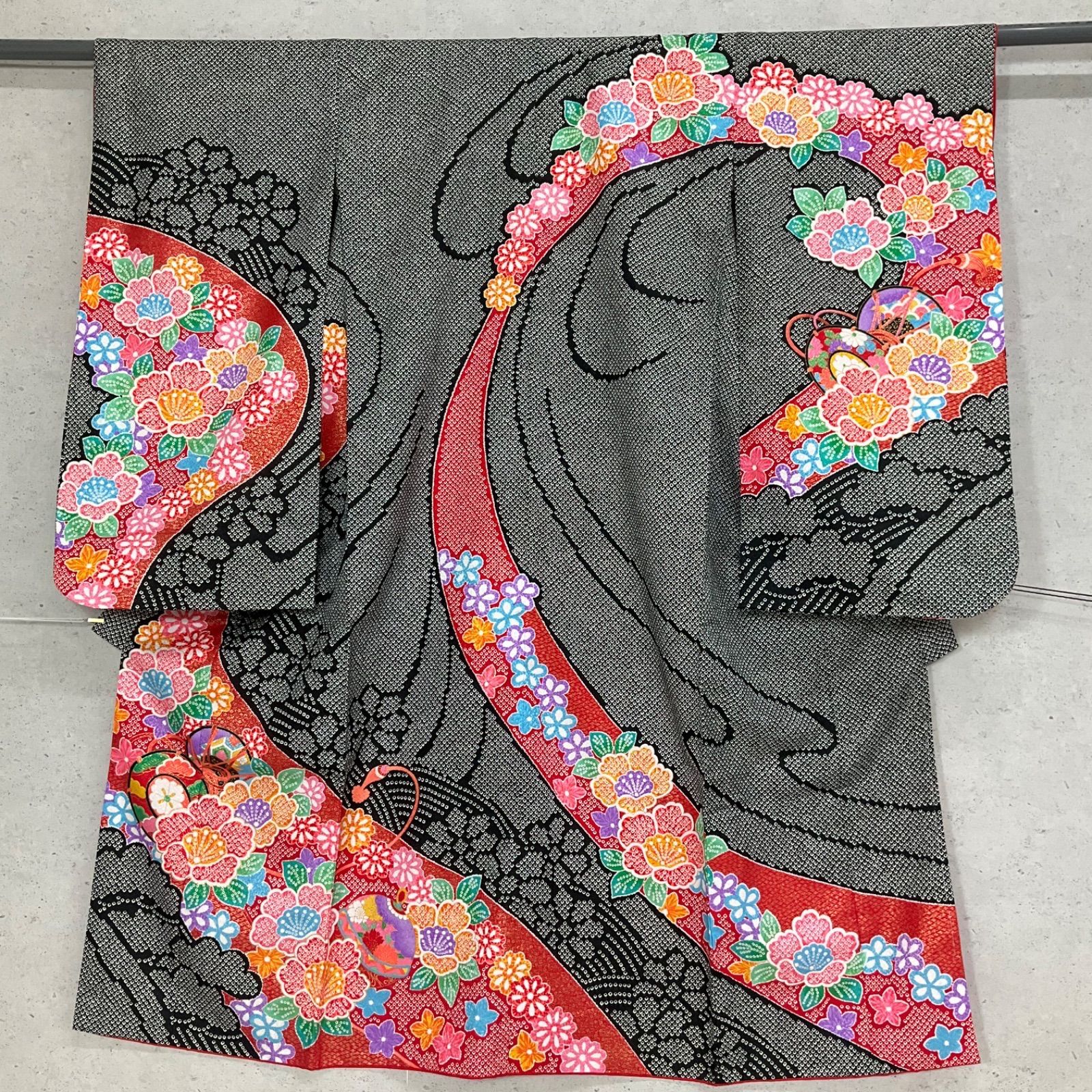 ◇kimono+one◇未使用同然◇7歳くらい用◇女の子着物◇子供着物 