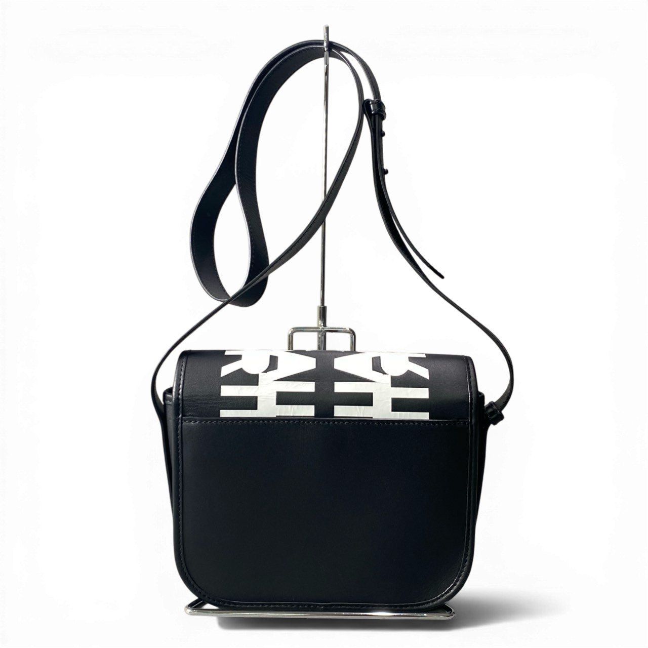 c23 BURBERRY バーバリー ユニバーサルパスポート レザーショルダー