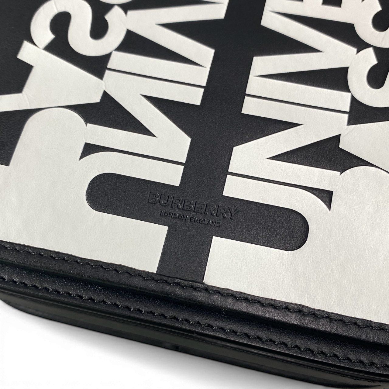c23 BURBERRY バーバリー ユニバーサルパスポート レザーショルダー