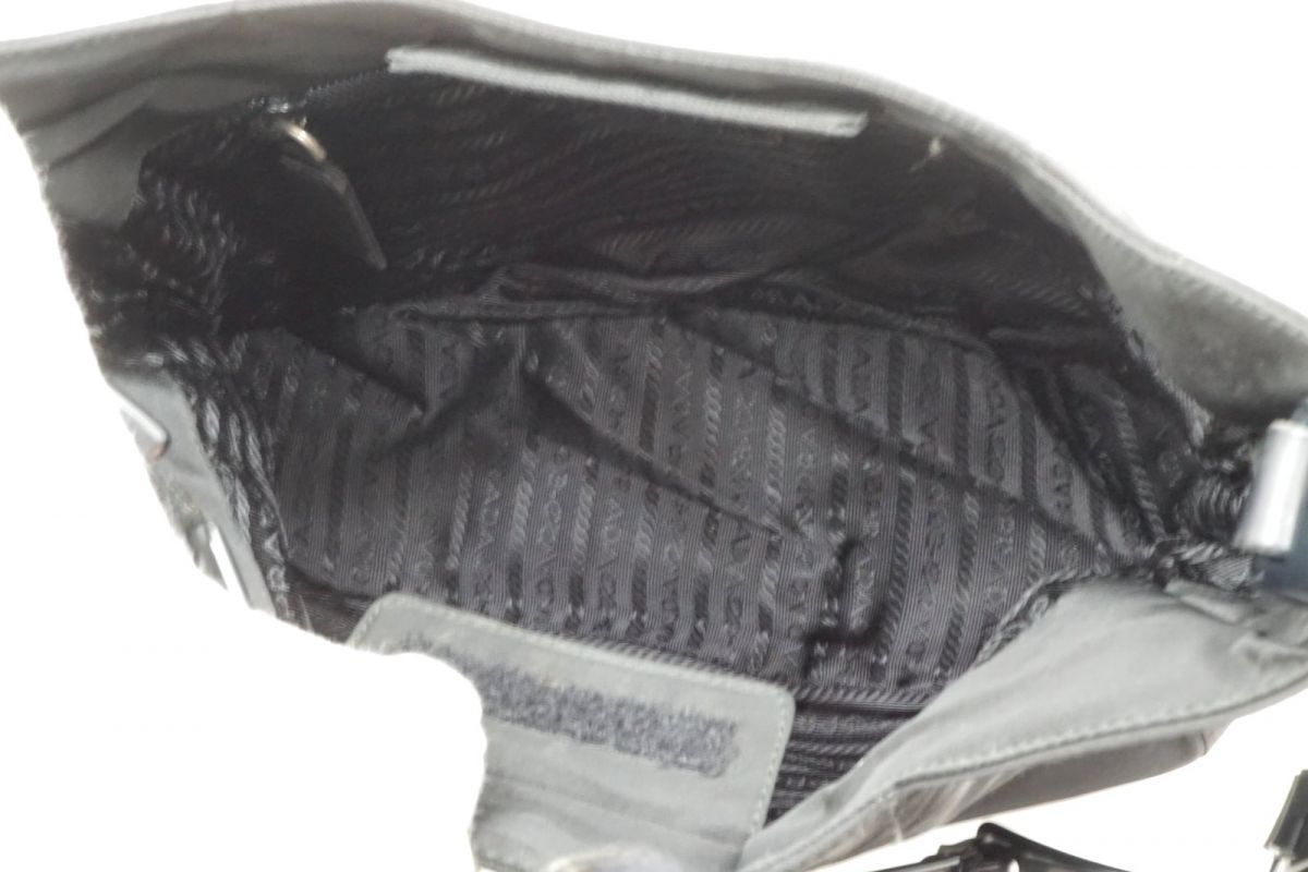 プラダ ホーボー ショルダーバッグ プラスチックチェーン B8361 三角 