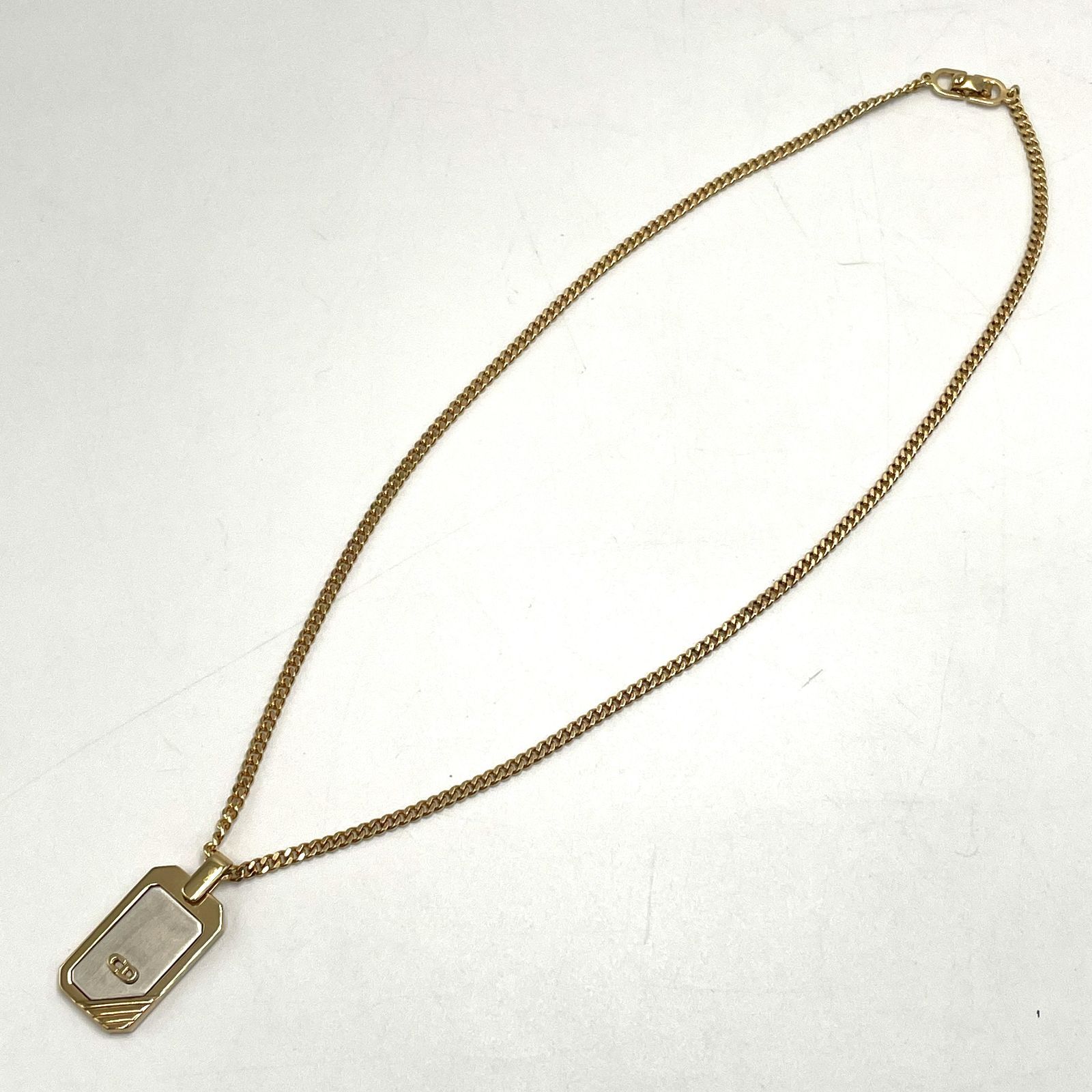 胸元に品格を添える、ヴィンテージディオールの存在感】Christian Dior 