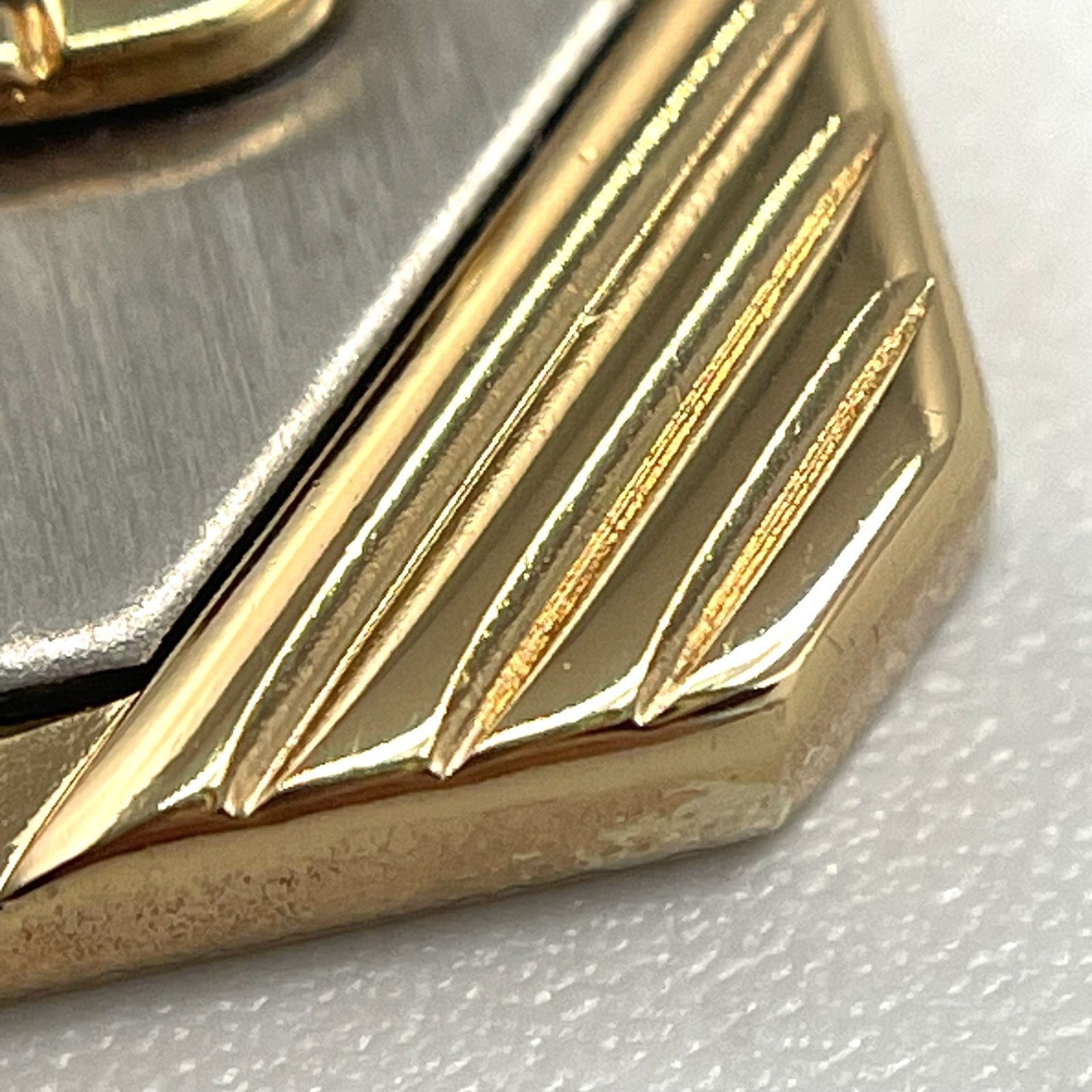 胸元に品格を添える、ヴィンテージディオールの存在感】Christian Dior 