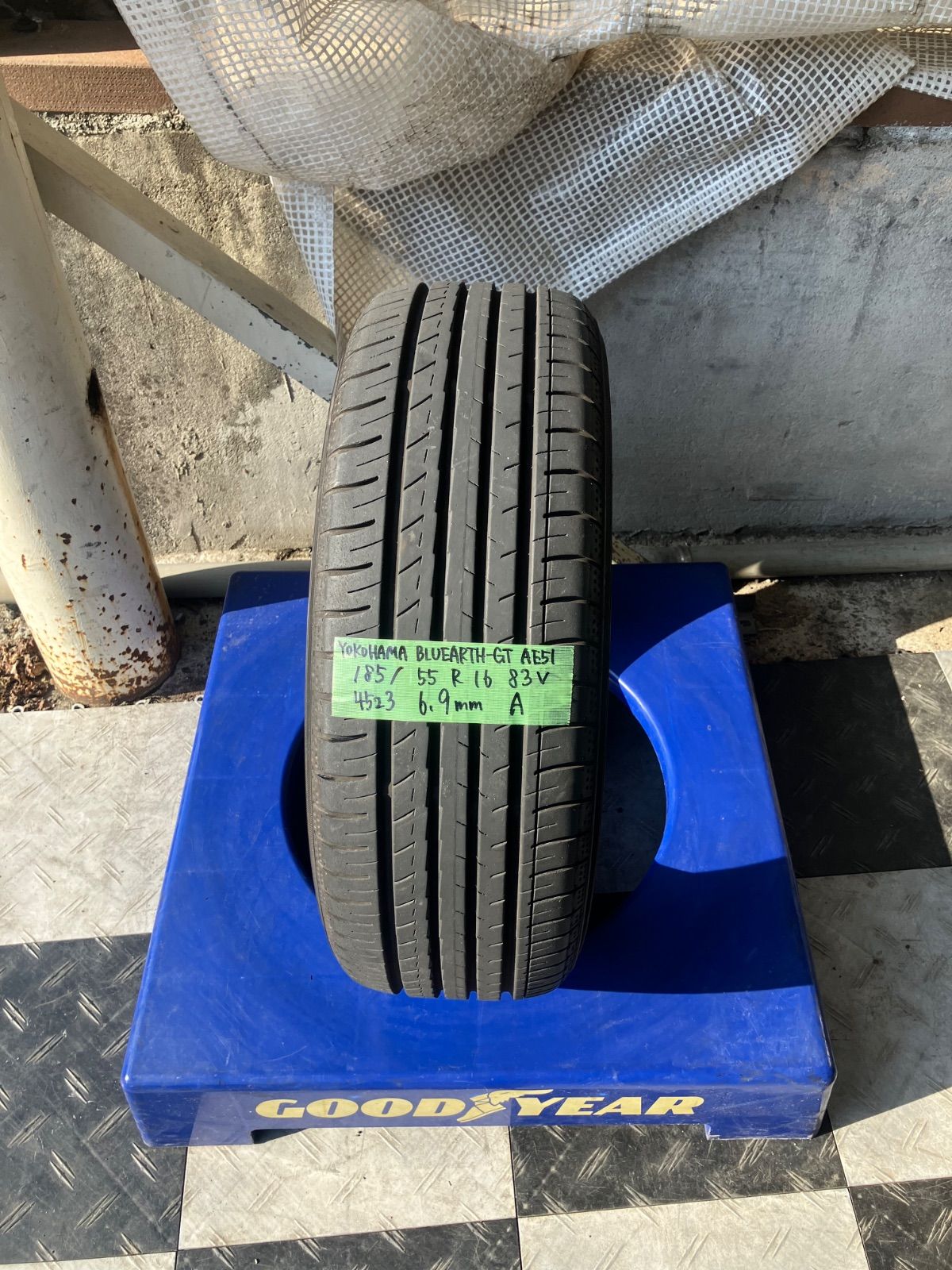 送料込み] 185/55R16 83V 2023年製 YOKOHAMA BLUEARTH-GT AE51
